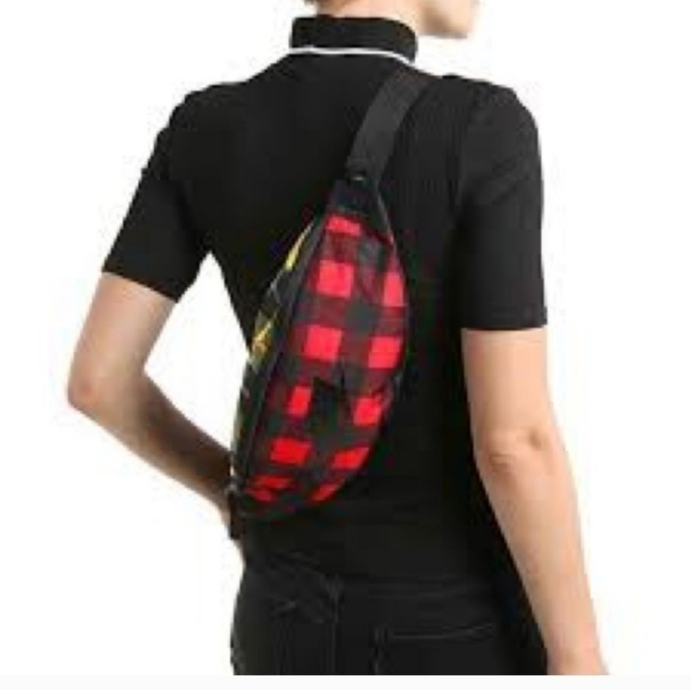 Nike- Fanny pack Belt bag Large adjustable straps Red. Black Yellow